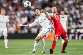 爱游戏登录入口 -皇家马德里训练开放日，国际比赛日主帅复盘引欢呼，法甲在即，轮换策略成焦点的简单介绍