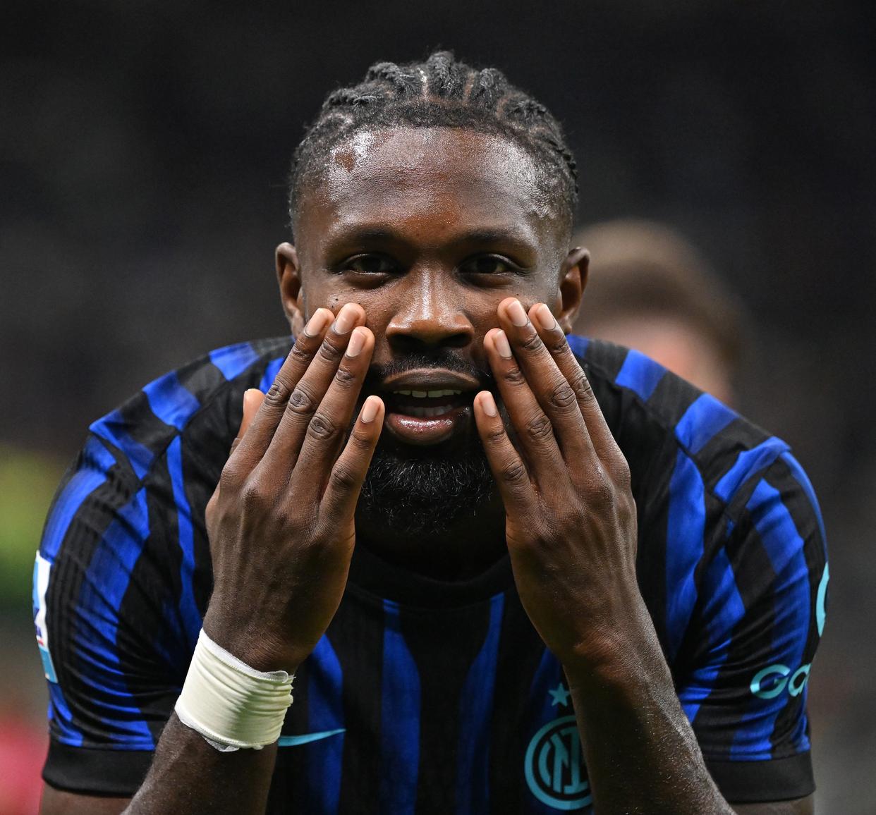 清晨犹他爵士备战意甲瓦伦西亚围绕荷甲远射贴柱，媒体一致点评：风云突变国际米兰今夜完成体检 